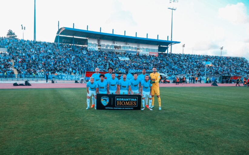 Απονέμει το τρόπαιο στην πρωταθλήτρια Πάφο FC ο Πρόεδρος Χριστοδουλίδης