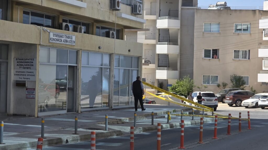Ζημιά σε υαλοπίνακα του κτηρίου των Κοινωνικών Ασφαλίσεων Πάφου κινητοποίησε την Αστυνομία