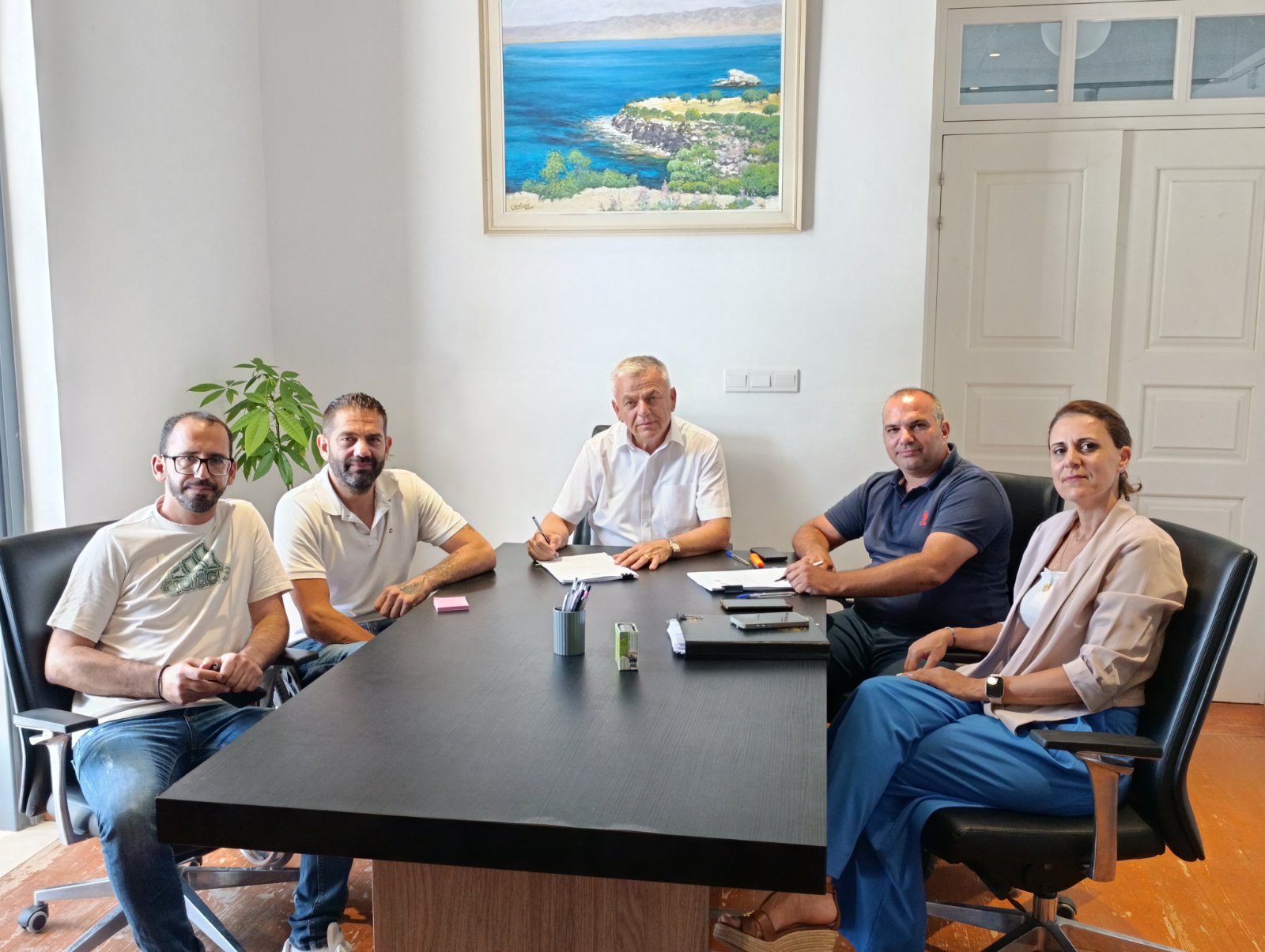 Υπογραφή συμβολαίων για “Προμήθεια και Συντήρηση ενός λαστιχοφόρου Φορτωτή ( Skid Steer Loader)”