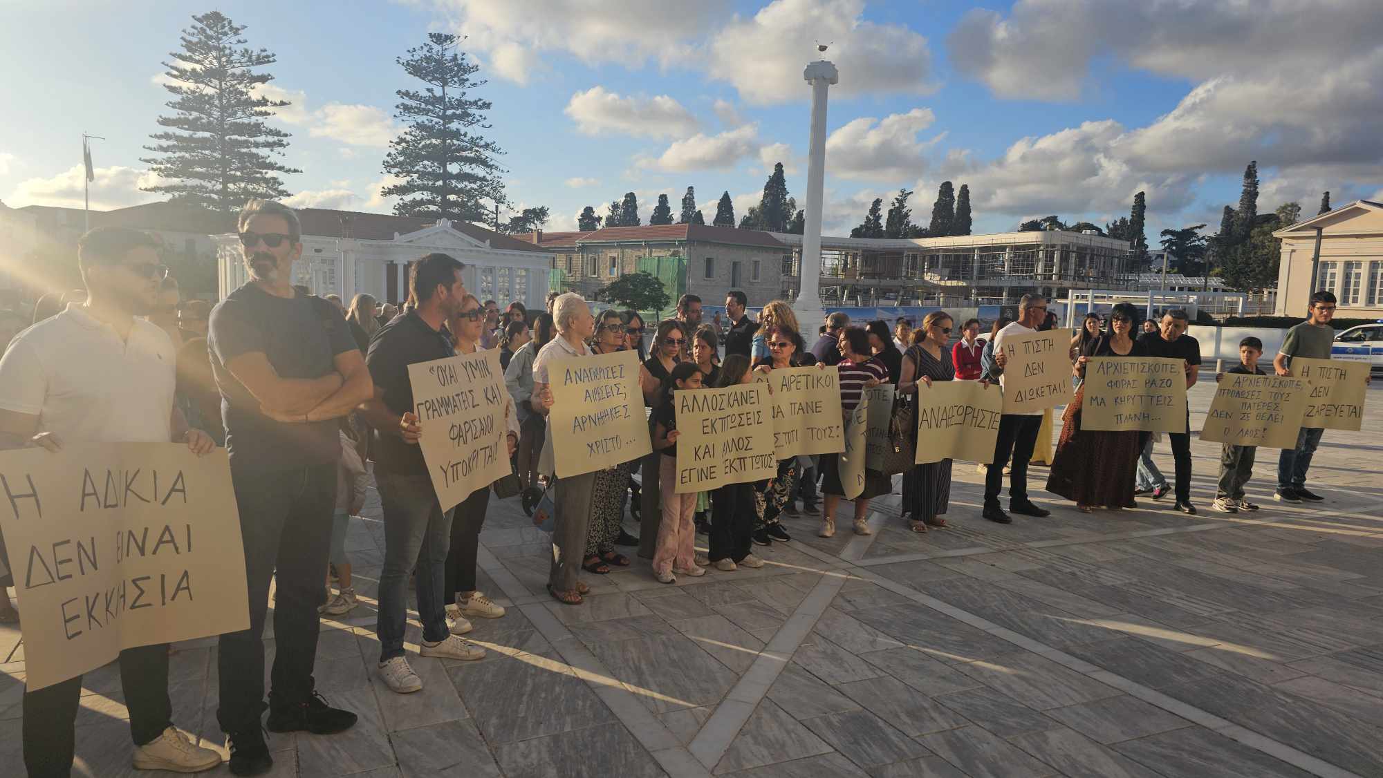 Νέα συγκέντρωση υπέρ Τυχικού στο Δημαρχείο Πάφου