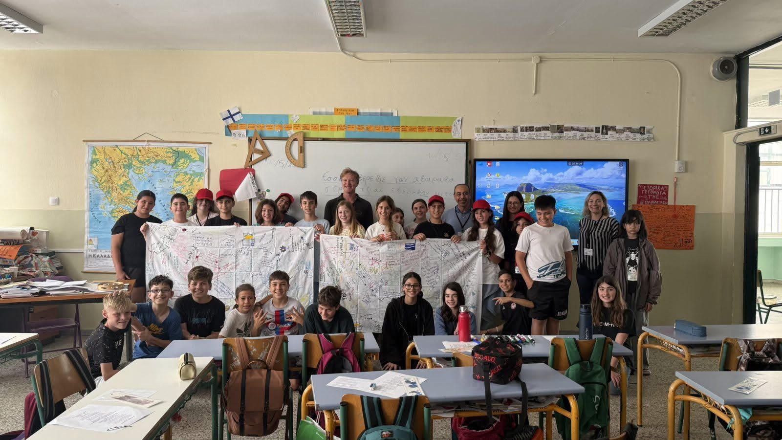 8+3 κόκκινα καπέλα στην Αθήνα! Ομαδική κινητικότητα μαθητών του Δημοτικού Σχολείου Μεσόγης σε πρόγραμμα Erasmus+ στην Αθήνα
