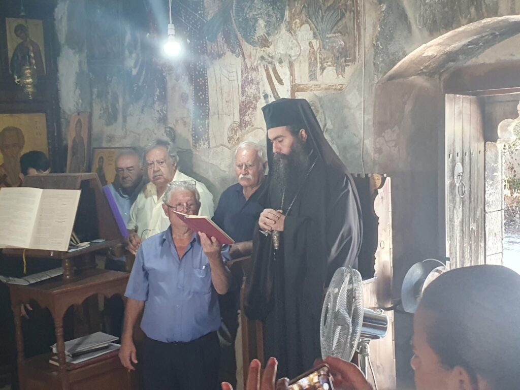 Με άδεια του Αρχιεπισκόπου τέλεσε το μνημόσυνο της μητέρας του ο Τυχικός