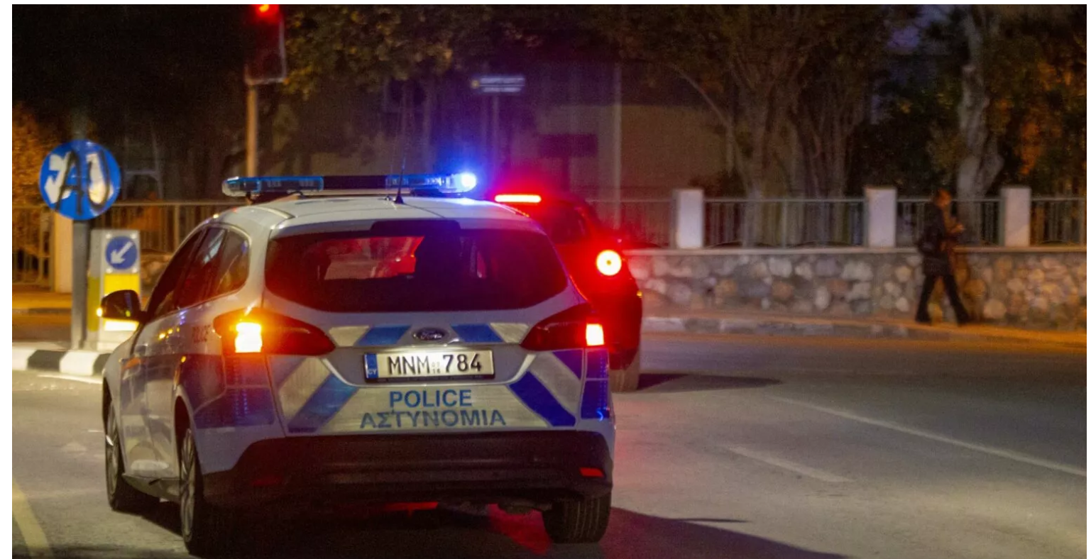Χειροπέδες σε 37χρονο στον Πρόδρομο – Βρέθηκαν στην κατοχή του φωτοβολίδες και κροτίδες