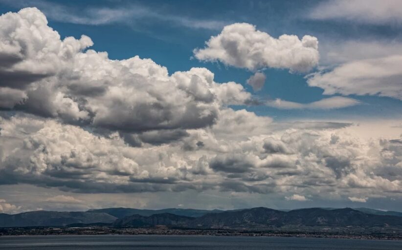 Καιρός: Μεμονωμένες βροχές, στα ψηλότερα ορεινά ενδέχεται να πέσει χιόνι - Την Τρίτη το βράδυ αναμένεται επιδείνωση του καιρού