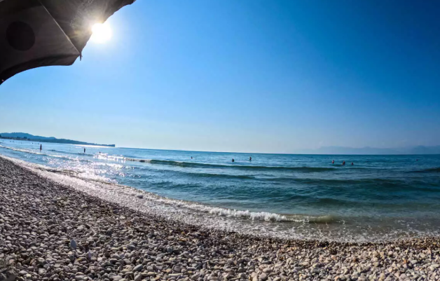 Καιρός: Τοπικά ισχυροί άνεμοι - Στους 38 βαθμούς ο υδράργυρος
