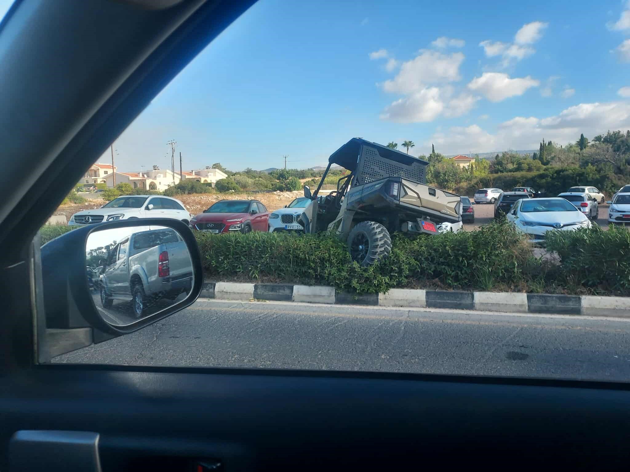 Τροχαίο στο Λατσί: Όχημα Κατέληξε σε Θάμνους – Τραυματίες στο Νοσοκομείο