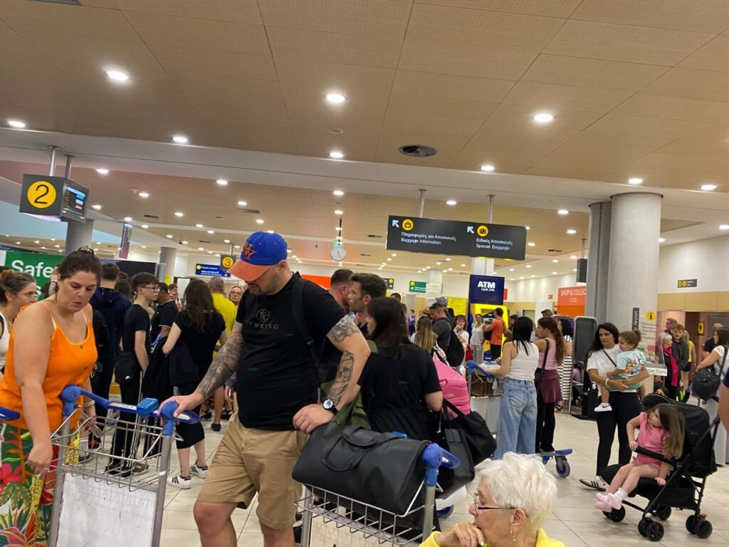 Καθυστέρηση στην παραλαβή αποσκευών στο αεροδρόμιο Πάφου, έλλειψη στελέχωσης της Swiss port  λέει η Hermes