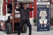 Ένα μεγάλο μπράβο στον Αριστοτέλη Βαλαωρίτη: 511 ποτήρια στο κεφάλι με ρεκορ Guinness
