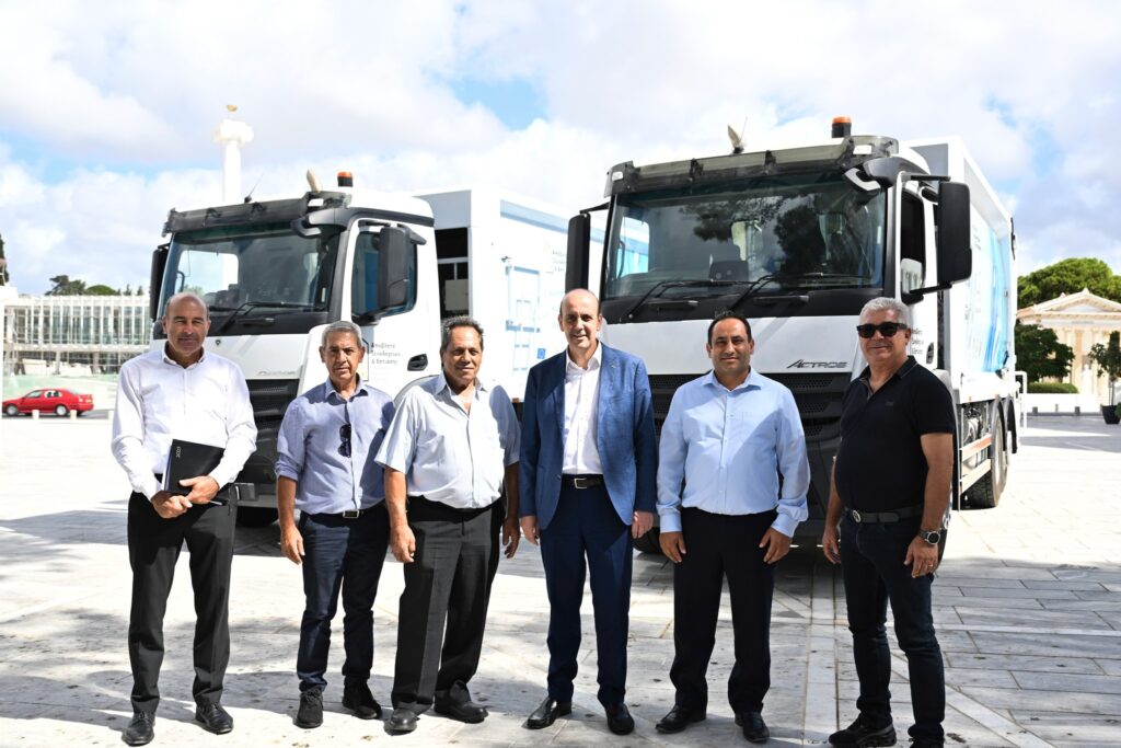 Ο Δήμος Πάφου και ο Δήμος Ακάμα παραλαμβάνουν νέα απορριμματοφόρα μέσω του Προγράμματος Πολιτικής Συνοχής «ΘΑλΕΙΑ»