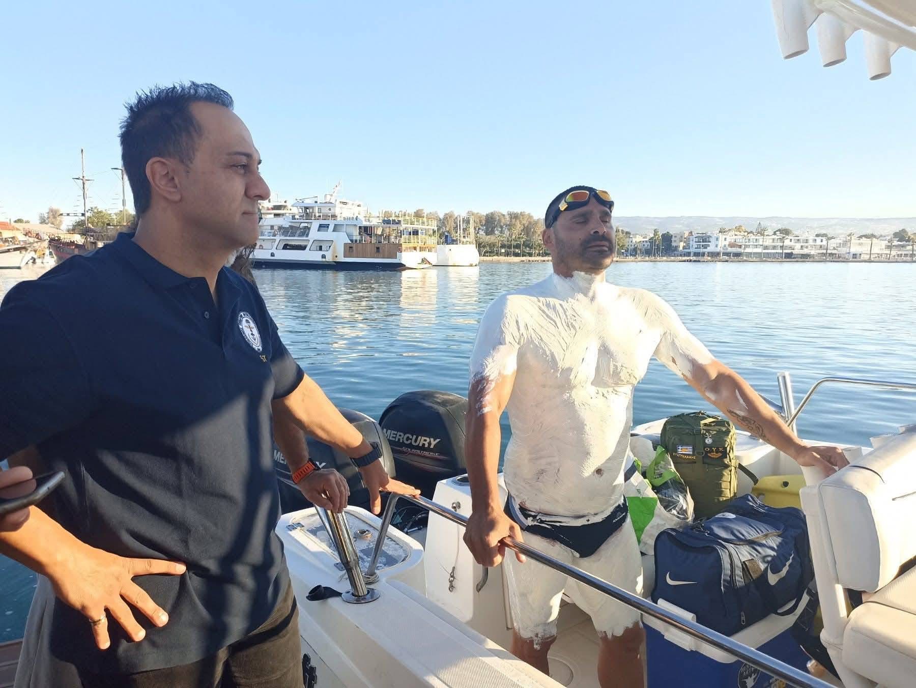 Ξεκίνησε ο Έλληνας Παραολυμπιονίκης το  παγκόσμιο ρεκόρ συνεχούς κολύμβησης στην Κύπρο