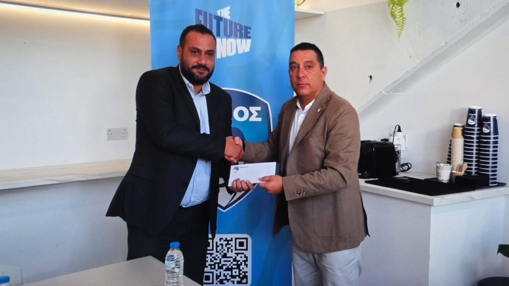 Η Πάφος FC παρέδωσε εισφορές για τους πυρόπληκτους στον Επίτροπο του Πολίτη