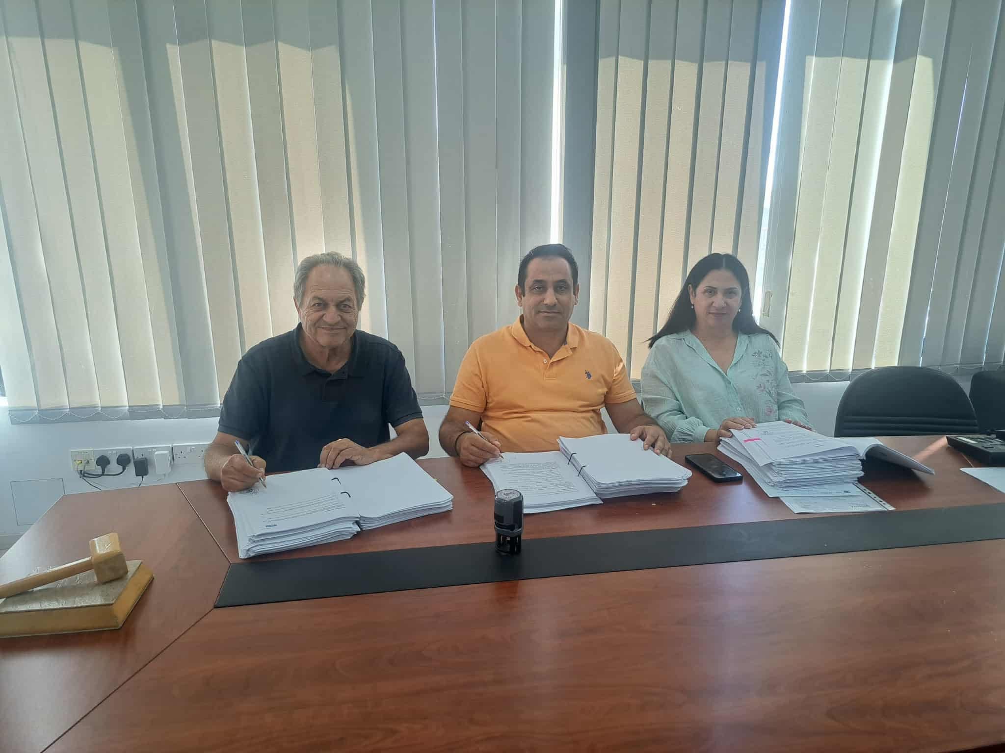 Mαρίνος Λάμπρου: Υπογραφή συμφωνίας στον Δήμο Ακάμα