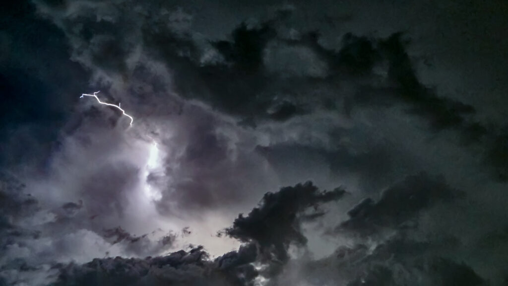 Προ των πυλών η κακοκαιρία, έρχεται και πτώση της θερμοκρασίας