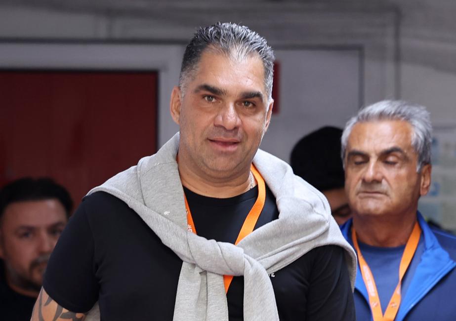 Στα λευκά το αντίο στον Δημοσθένους: Σήμερα η κηδεία
