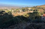 Ξηρά χόρτα και άγρια βλάστηση έκαψε φωτιά στα Πάνω Χολέτρια πριν τεθεί υπό έλεγχο