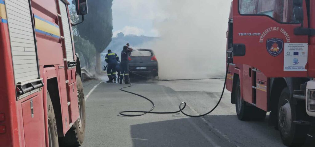 Φωτιά σε δύο οχήματα τα ξημερώματα στην Πάφο-Εκτεταμένες ζημιές