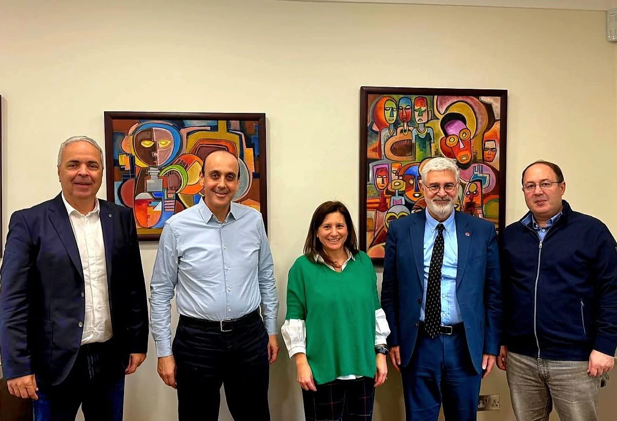 Πολύ σημαντική συνάντηση Φαίδωνος στο Λονδίνομε Λουίζα Λεβέντη