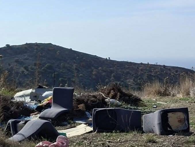 ΠΠΟΧ : Σκουπιδότοποι παντού ...και μετά μιλάμε για “αγάπη για τον τόπο μας”...