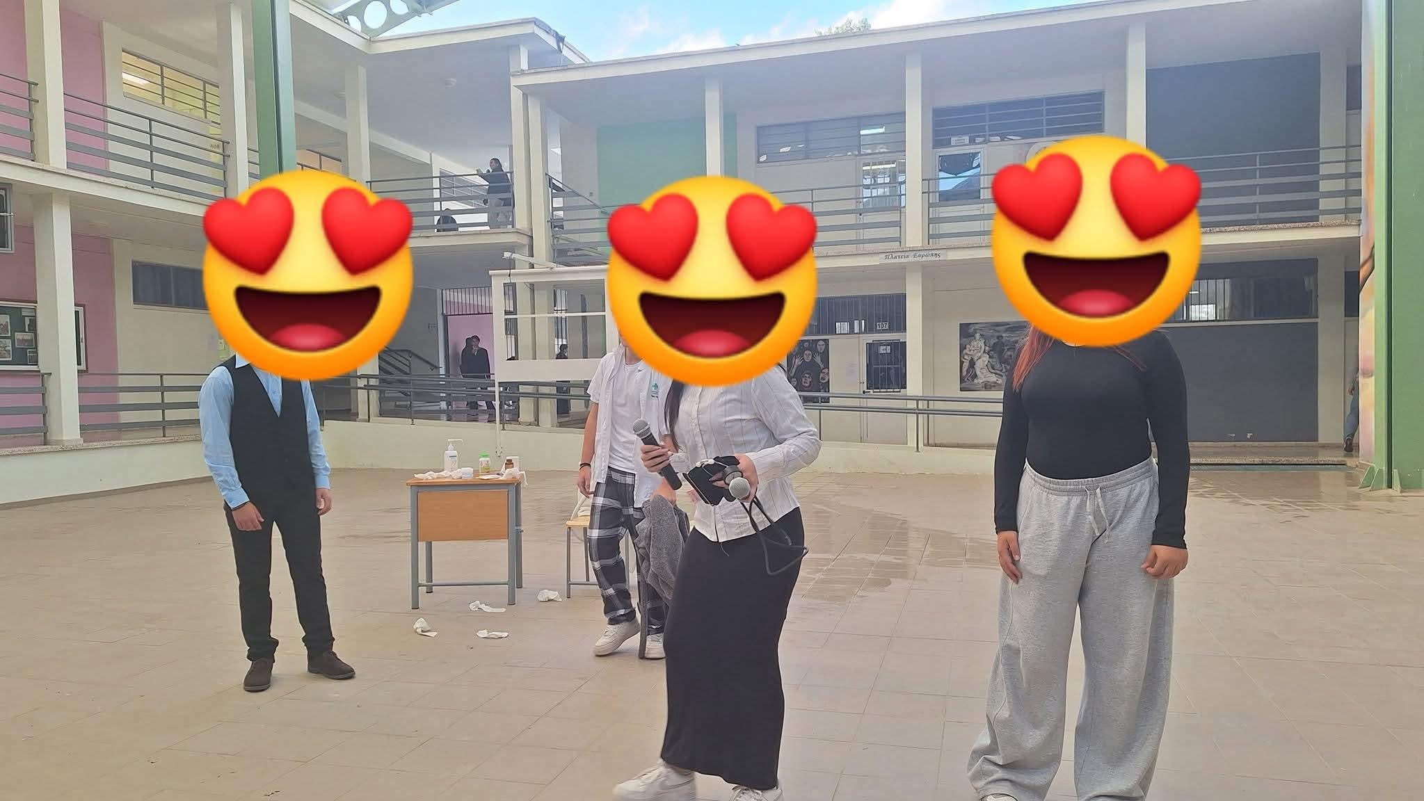 Στο Λύκειο Αγίου Νεοφύτου θεατρικά έργα χωρίς σκηνικά χωρίς κουστούμια χωρίς φτιαχτά αντικείμενα