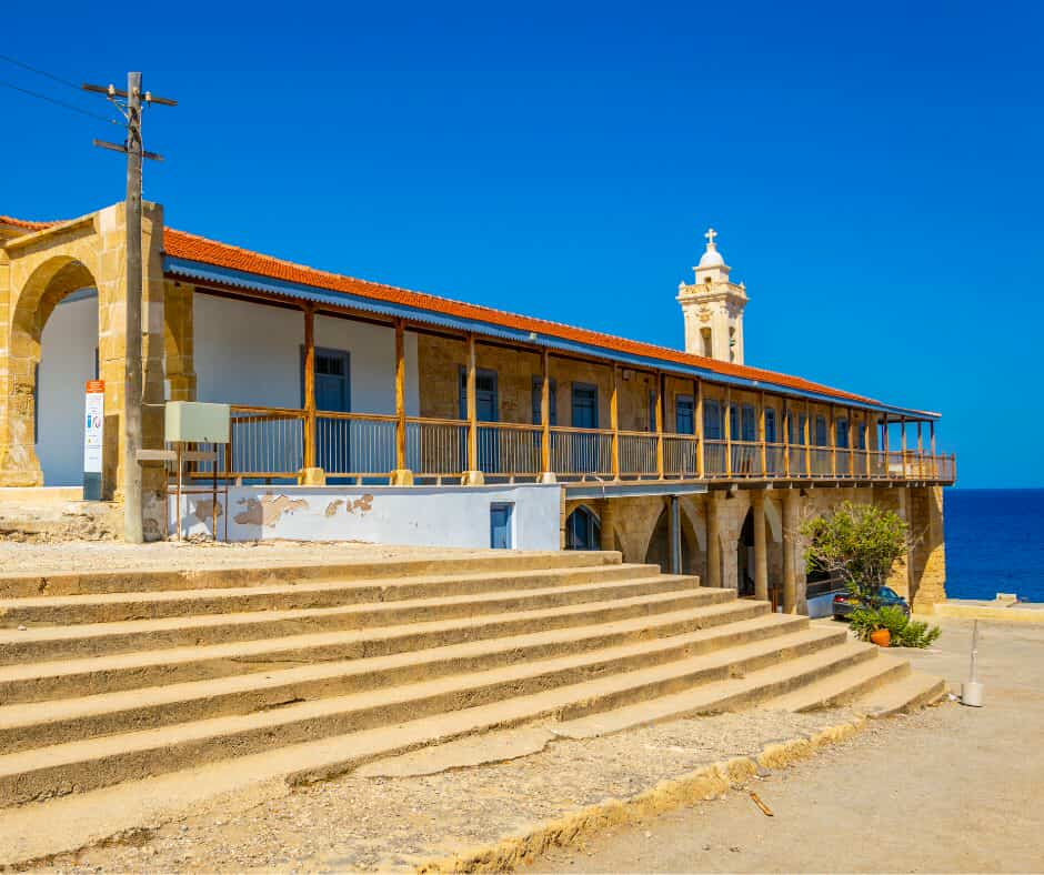 Στη Θεία λειτουργία για την εορτή του Αποστόλου Ανδρέα στο κατεχόμενο Ριζοκάρπασο η Φιλίππα Καρσερά Χριστοδουλίδη