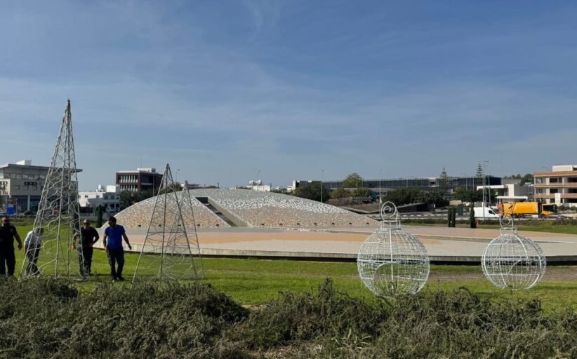 Η Πάφος φοράει τα γιορτινά της – Ανανεωμένος ο φετινός Χριστουγεννιάτικος διάκοσμος