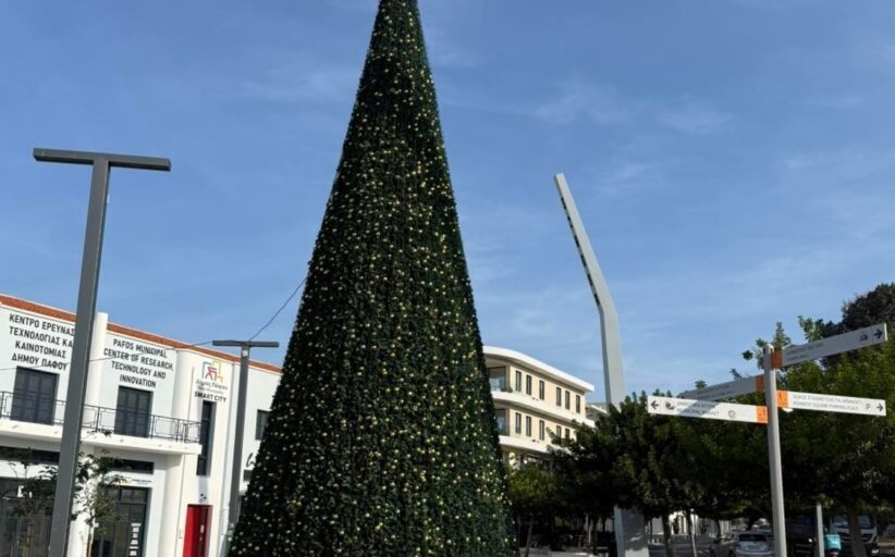 Η Πάφος ετοιμάζεται για τις γιορτές και φοράει τα γιορτινά της (ΦΩΤΟ)