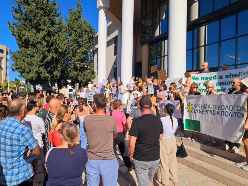 Διαμαρτυρία στην Πάφο για απομάκρυνση του Καταφυγίου Ζώων