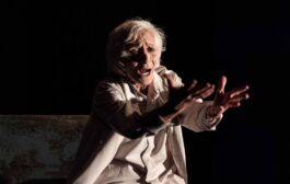 Θεατρική Παράσταση “ΜΙΑ ΙΛΙΑΔΑ” με τη Δέσποινα Μπεμπεδέλη