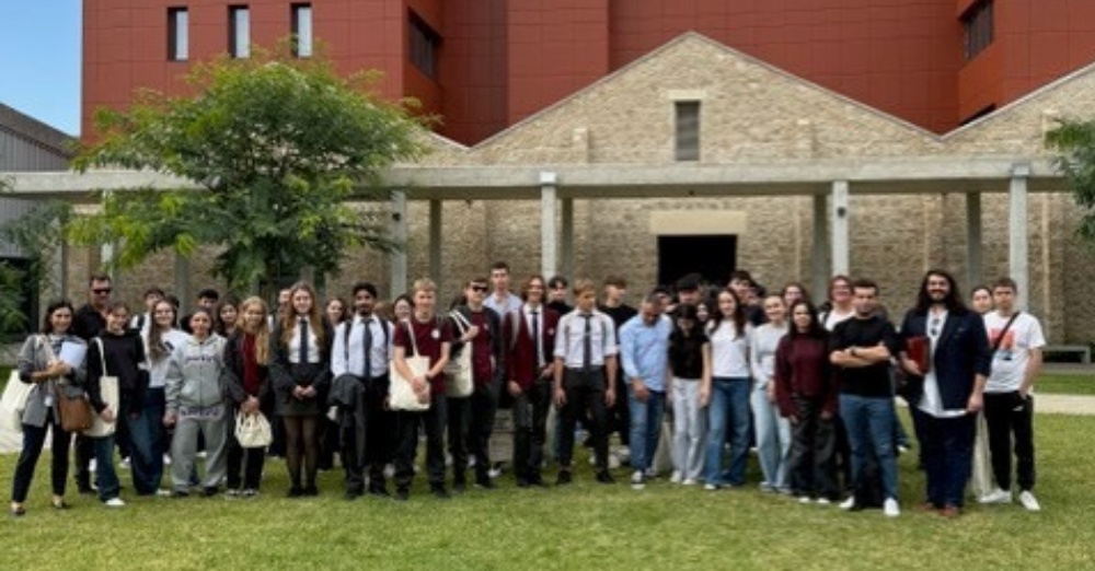 Το AUB Mediterraneo εμπνέει και μυεί τους νεαρούς μαθητές στην Καινοτομία του Μέλλοντος