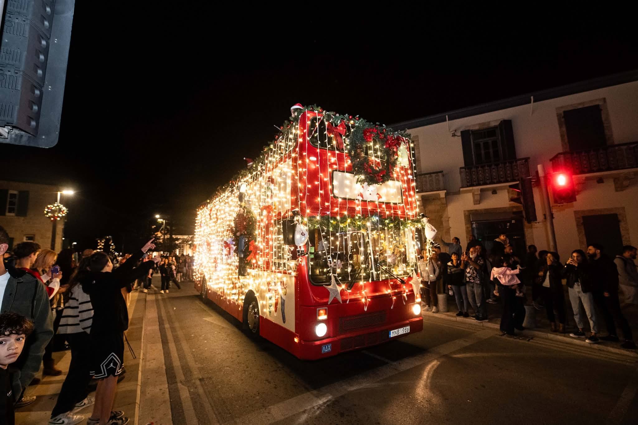 Η Πάφος φωτίστηκε και γιόρτασε την Αφή του Χριστουγεννιάτικου Δένδρου