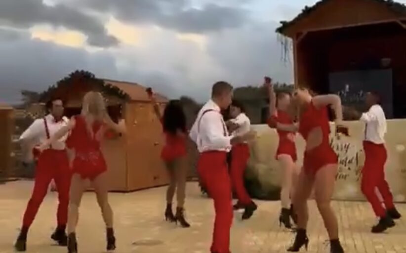 Φαντασμαγορική η έναρξη του Χριστουγεννιάτικου χωριού στο Cap St George (ΒΙΝΤΕΟ)