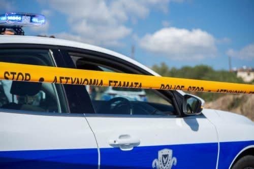 Υπόθεση εμπρησμού σε δύο οχήματα στη Μεσόγη εξετάζει η Αστυνομία