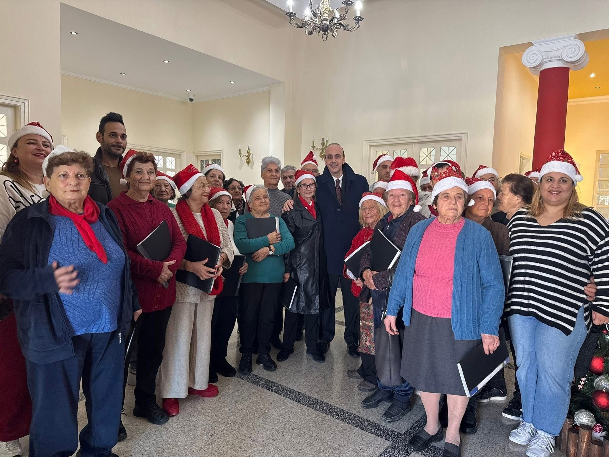 &Phi;&alpha;ί&delta;&omega;&nu;&omicron;&sigmaf;: &Mu;ύ&rho;&iota;&sigma;&epsilon; &Chi;&rho;&iota;&sigma;&tau;&omicron;ύ&gamma;&epsilon;&nu;&nu;&alpha; &sigma;&tau;&omicron; &Delta;&eta;&mu;&alpha;&rho;&chi;&epsilon;ί&omicron; &Pi;ά&phi;&omicron;&upsilon;