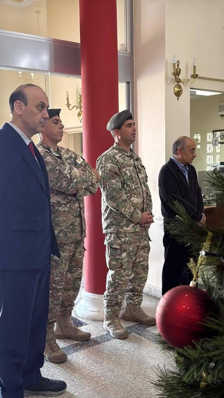 Χριστουγεννιάτικες μελωδίες από το 8ο Σύνταγμα Πεζικού στο Δημαρχείο Πάφου