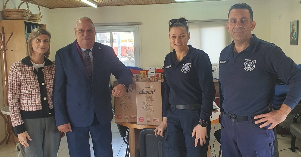 Έμπρακτη στήριξη προς τις ευάλωτες οικογένειες από την Αστυνομία Αεροδρομίου