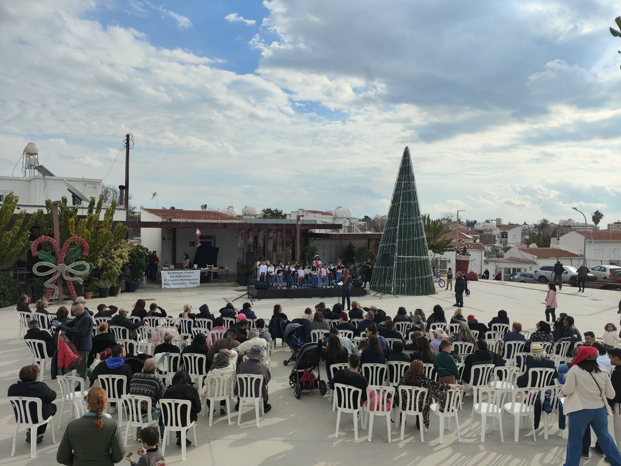 Η Πλατεία Μουττάλου γέμισε σήμερα παιδικά χαμόγελα, μουσική, χρώμα και γιορτινή διάθεση