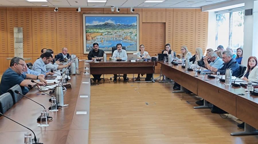 Περιοδεία Επ.Παιδείας σε σχολεία Πάφου με έμφαση στην αντιμετώπιση ελλείψεων