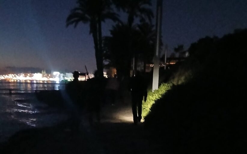 Συνεχίζει το σκοτάδι – Απαράδεκτες εικόνες στον παραλιακό πεζόδρομο της Κ. Πάφου