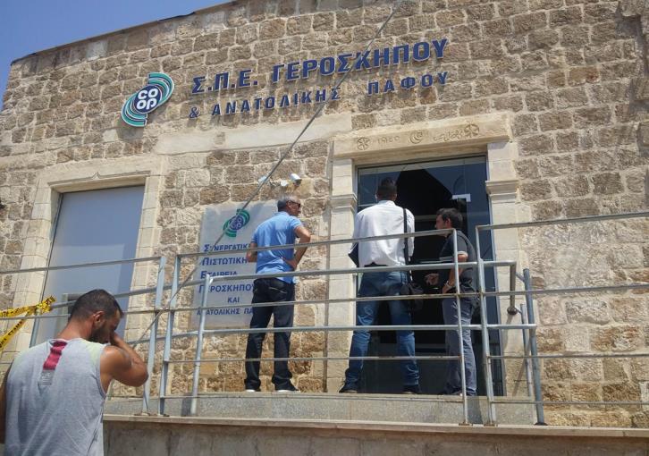 &Sigma;&tau;&omicron;&nu; &Delta;. &Iota;&epsilon;&rho;&omicron;&kappa;&eta;&pi;&#943;&alpha;&sigmaf; &tau;&omicron; &alpha;&kappa;&#943;&nu;&eta;&tau;&omicron