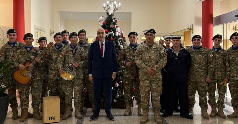 Το Δημοτικό Μέγαρο Πάφου γέμισε με χριστουγεννιάτικες μελωδίες από το 8ο Σύνταγμα Πεζικού