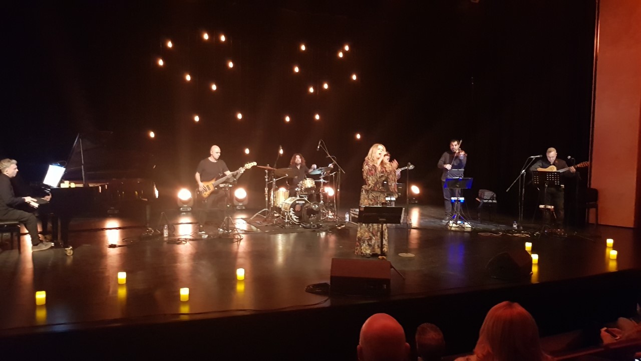 Λυτρωτική μουσική εμπειρία στο Μαρκίδειο από την Ε. Τσαλιγοπούλου και τους Σαμπάχς