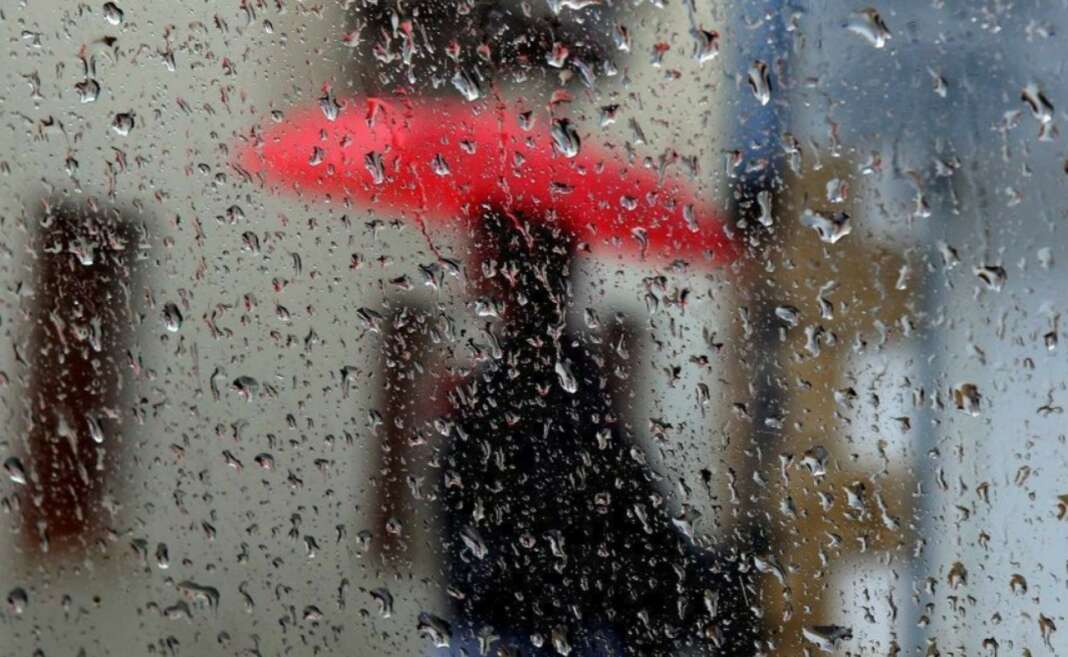 Καιρός: Βροχές καταιγίδες και χιόνια - Αισθητή πτώση της θερμοκρασίας από αύριο