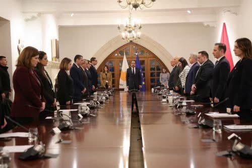 Με τιμές εν ενεργεία Προέδρου η κηδεία του Γ. Βασιλείου, αποφάσισε το Υπουργικό