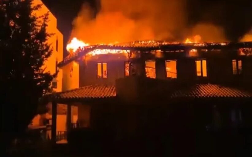 Εκτεταμένες ζημιές από φωτιά σε κατοικία στις Αρόδες, χωρίς να κινδυνέψουν οι ένοικοι