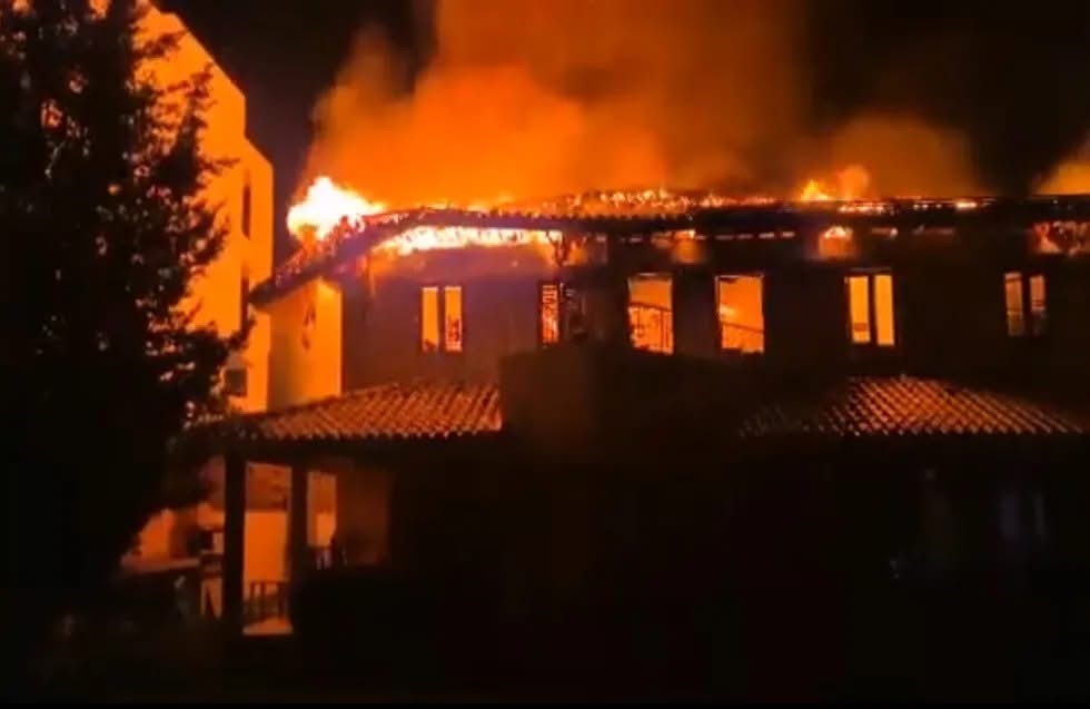 Εκτεταμένες ζημιές από φωτιά σε κατοικία στις Αρόδες, χωρίς να κινδυνέψουν οι ένοικοι