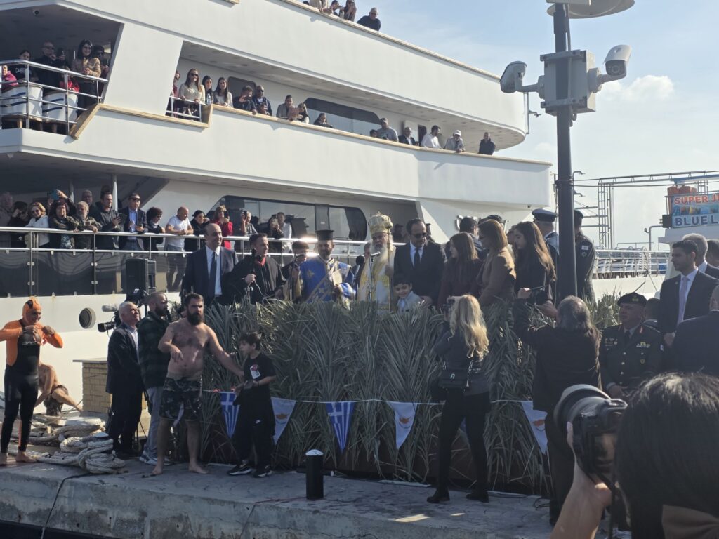 Με λαμπρότητα στην Πάφο ο φετινός επίσημος εορτασμός των Αγίων Θεοφανίων
