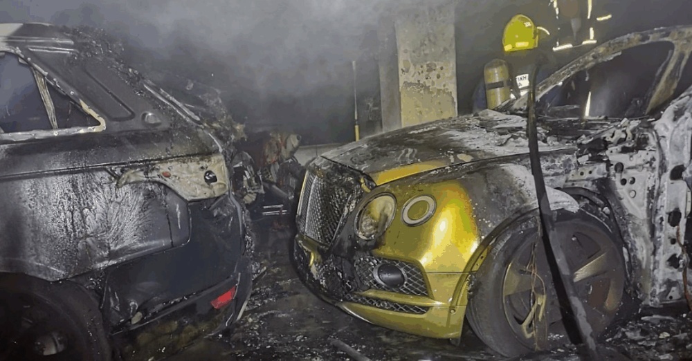 Κακόβουλη ενέργεια η φωτιά σε έκθεση οχημάτων στη Μεσόγη, εκτιμά η Αστυνομία