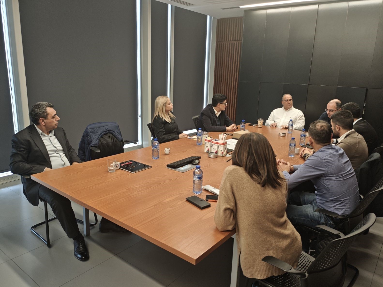 Επίσκεψη αντιπροσωπείας της Επαρχιακής Επιτροπής Πάφου του ΑΚΕΛ στην ΑΗΚ Πάφου – Ενέργεια, κόστος ζωής και ασφάλεια εφοδιασμού στο επίκεντρο