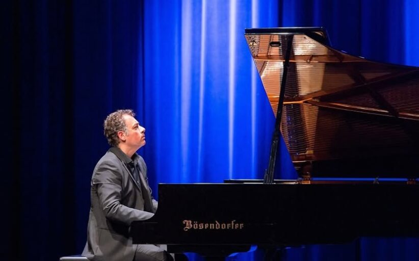 Ο Μανώλης Νεοφύτου επέστρεψε στο Τεχνόπολις 20 με ένα πολυσχιδές πιανιστικό ρεσιτάλ