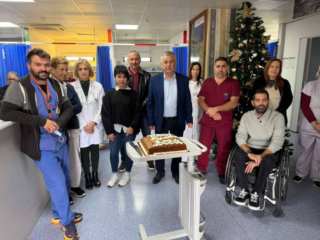 Ευχές και συνεργασία με το κόψιμο της βασιλόπιτας στις κρατικές υπηρεσίες της Πόλης Χρυσοχούς από το Δήμαρχο